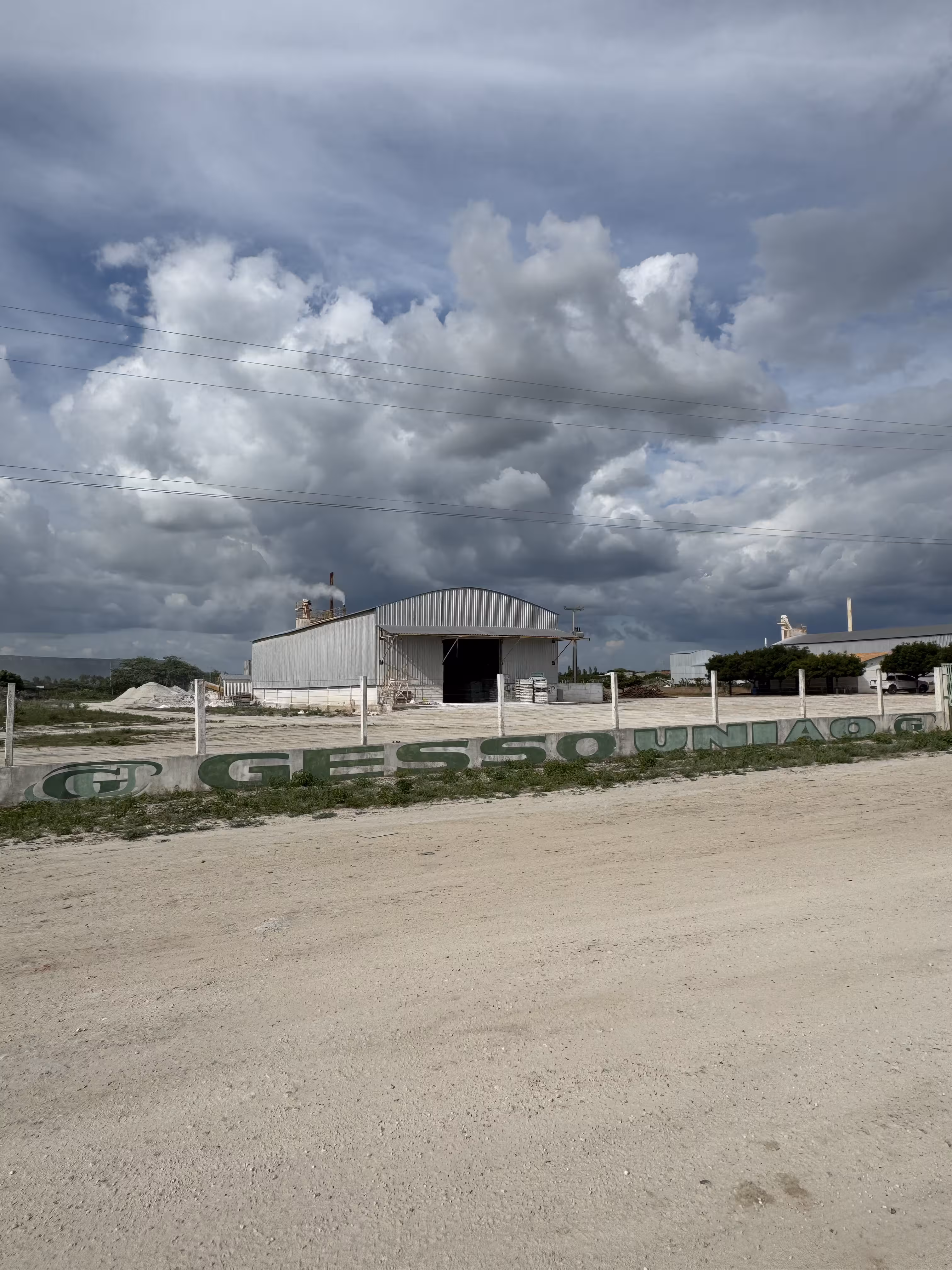 Entrada principal da fábrica da Gesso União – Polo do Araripe